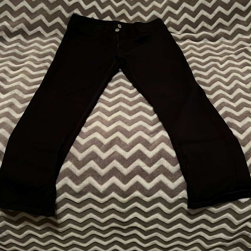 Women’s American Eagle black capris size 6